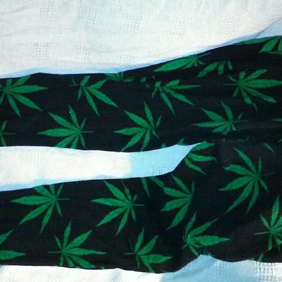Pot leaf pants - Picture 7 of 7